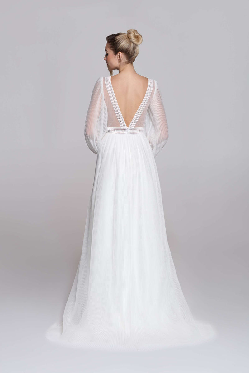 FELLINI wedding dress | V neckline with long sleeves and deep back 