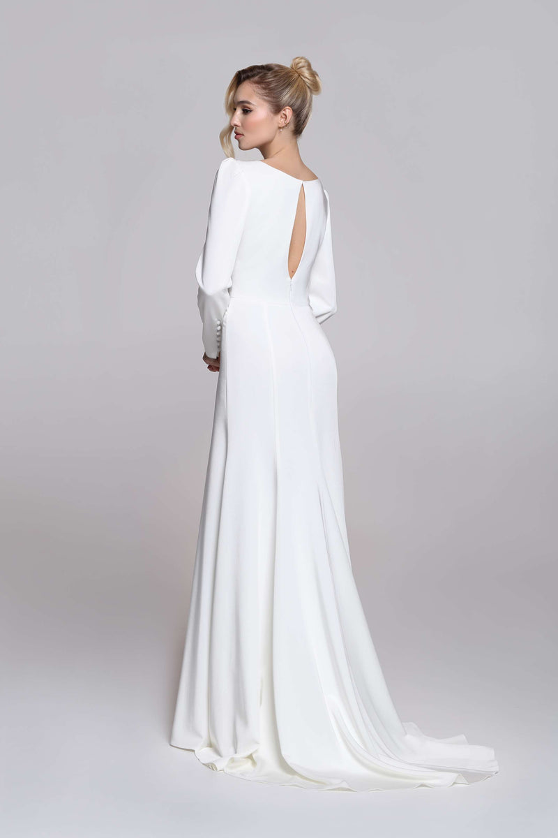 FREYA wedding dress | V neckline with long sleeves and keyhole back