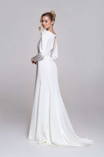 FREYA wedding dress | V neckline with long sleeves 