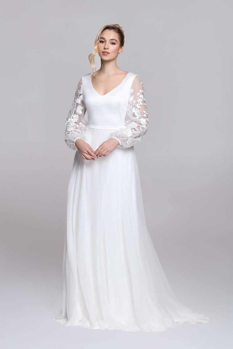 FROST wedding dress | V neckline and lace sleeves 