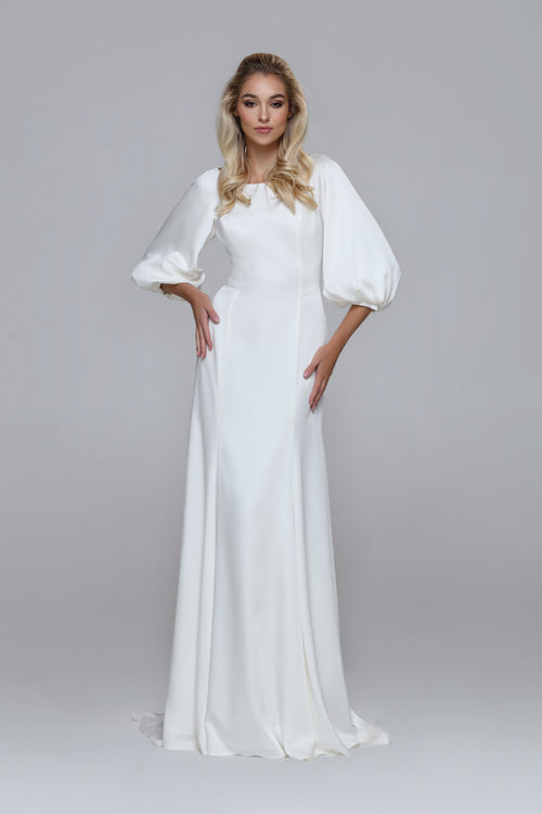 Satin wedding dress PETIT. Boat neckline, V-back with puffy sleeves. Mermaid fit with big volume at bottom.