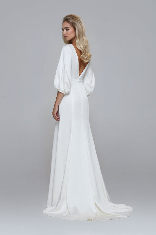 Satin wedding dress PETIT. Boat neckline, V-back with puffy sleeves. Mermaid fit with big volume at bottom.