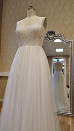 ROMANTIC wedding dress | square neckline