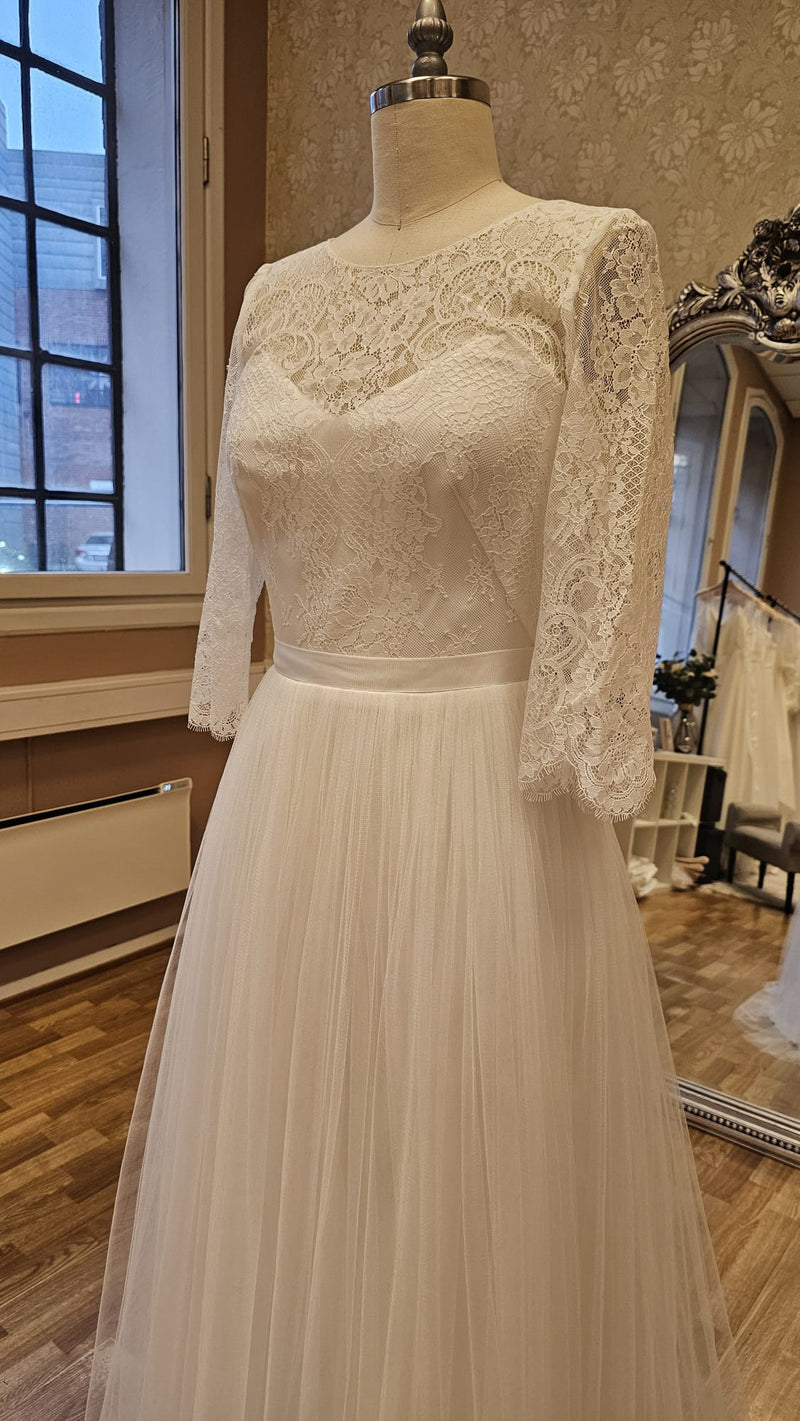 Elegant wedding dress | 3/4 sleeves