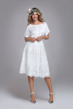 Bridal or evening skirt in midi length and folded lace.